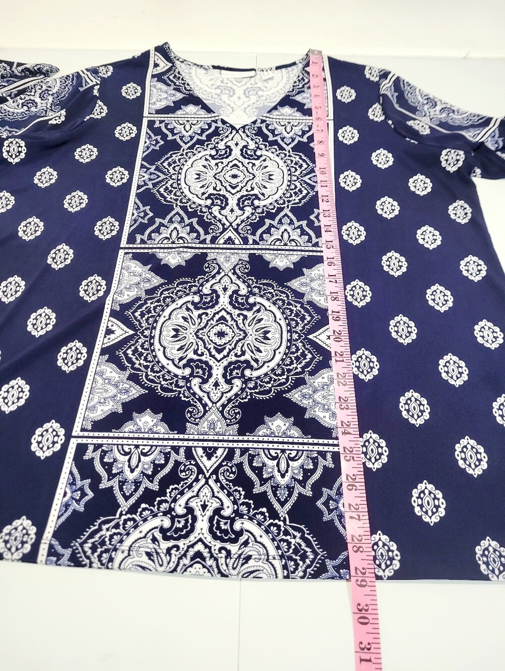 Susan Graver Size 1X Liquid Knit Navy Paisley Tunic Top V-Neck Stretch Plus Size - Picture 8 of 13